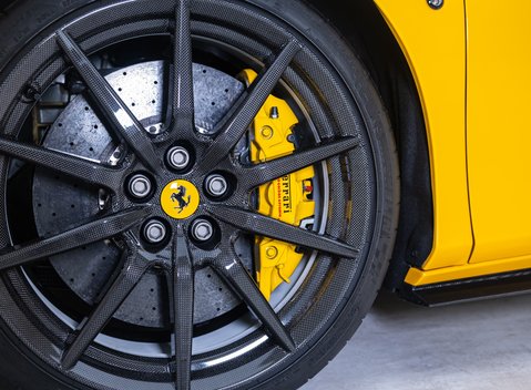 Ferrari F8 SPIDER 39