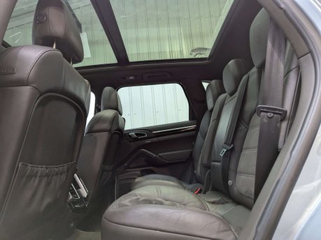 Porsche Cayenne 3.0 Cayenne D Platinum Edition V6 Tiptronic S A 4WD 5dr 68