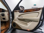 Jaguar XJ 3.0 XJ6 V6 Sovereign Auto 4dr 28