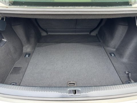 Lexus Is 2.5 300h Executive Edition E-CVT Euro 6 (s/s) 4dr 43