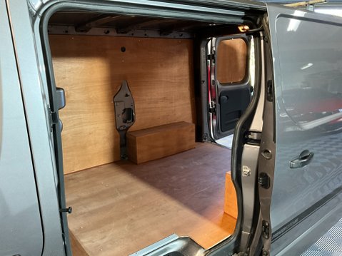 Renault Trafic ENERGY 27 Premier Edition SWB Standard Roof Euro 6 (s/s) 4dr 9
