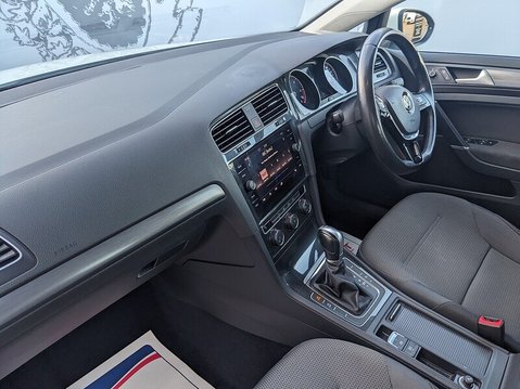 Volkswagen Golf SE NAVIGATION TDI BLUEMOTION TECHNOLOGY DSG 14