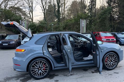 Porsche Cayenne V6 S E-HYBRID BLACK EDITION - PANORAMIC ROOF - AS NEW CONDITION 18