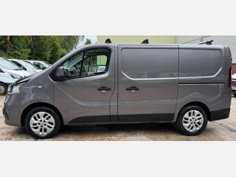 Renault Trafic 1.6 dCi 27 Sport Nav Panel Van 5dr Diesel Manual SWB Standard Roof Euro 6 ( 19