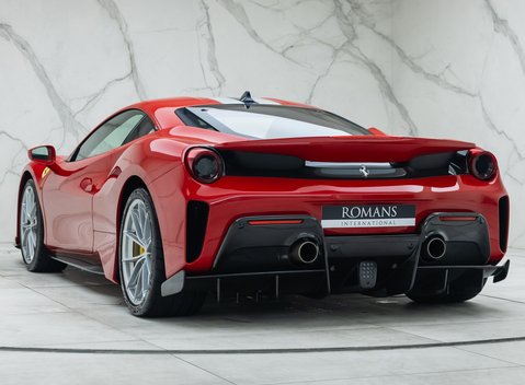 Ferrari 488 Pista 8
