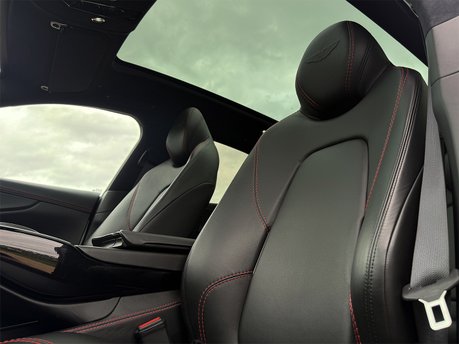 Aston Martin DBX V8 43