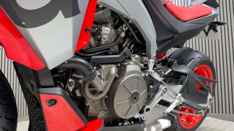 Aprilia Tuono 660 2021 ONLY 11K STUNNING BIKE NEW TYRES MID WEIGHT NAKED 13