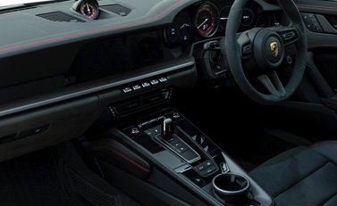 Porsche 911 (992) Carrera 4 GTS 15