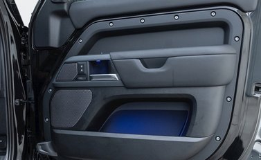 Land Rover Defender 110 D300 X 21