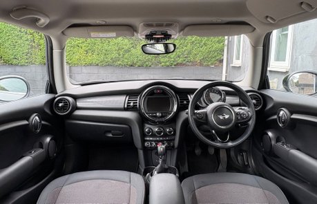 Mini Hatch Cooper 1.5 Pepper 3 door + VISUAL BOOST + REVERSE CAMERA + REAR PDC 10