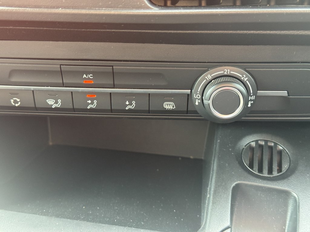 2023 Peugeot PartnerSWB L1H1 Low Roof Professional Premium Plus Air Co — thumbnail 34 of 51