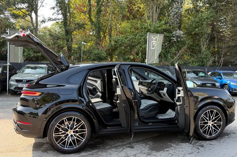 Porsche Cayenne V6 E-HYBRID BLACK EDITION -MATRIX LEDS -360 CAMS -WHITE LEATHER INTERIOR 18