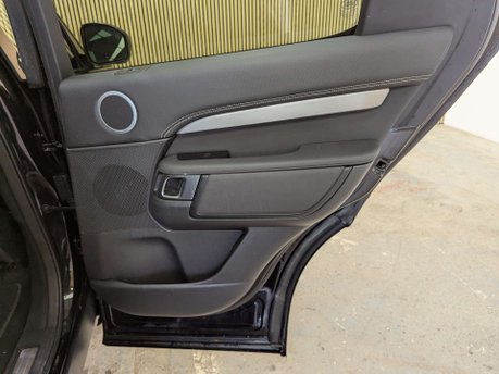Land Rover Discovery 3.0 Discovery R-Dynamic HSE MHEV Auto 4WD 5dr 46