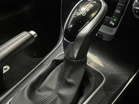 Volvo V40 1.5 V40 Momentum Nav+ T2 Auto 5dr 24