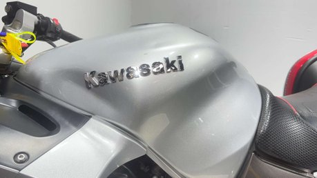 Kawasaki ZZR 2004 ONLY 29K FULL LUGGAGE NEW MOT SERVICED BIG CC TOURER 24