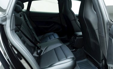 Porsche Taycan 4S Sport Turismo 13