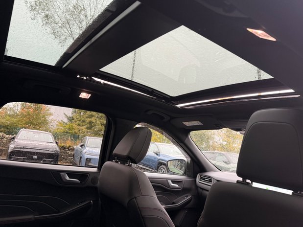 Ford Kuga ST-LINE X 17