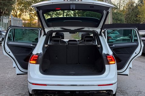 Volkswagen Tiguan R-LINE TECH TDI 4MOTION DSG -TOWBAR -ELECTRIC TAILGATE -KEYLESS -CARPLAY 24