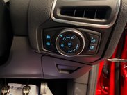 Ford Focus 1.0T EcoBoost Zetec S Euro 5 (s/s) 5dr 14