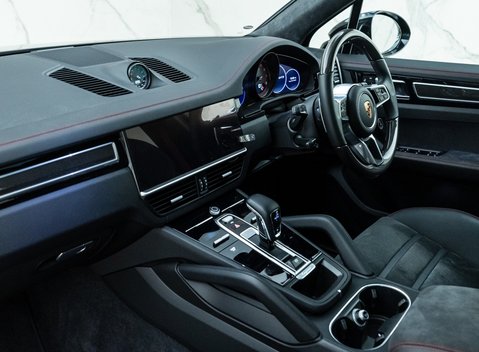 Porsche Cayenne GTS 15