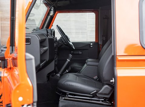 Land Rover Defender 90 Adventure Edition 14