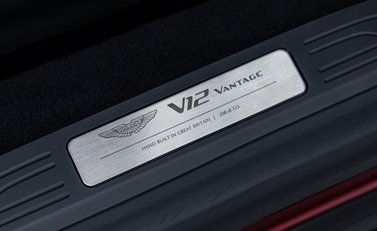 Aston Martin V12 Vantage 29