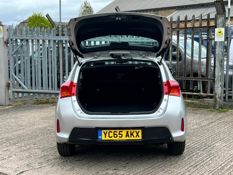 Toyota Auris ICON VVT-I 23