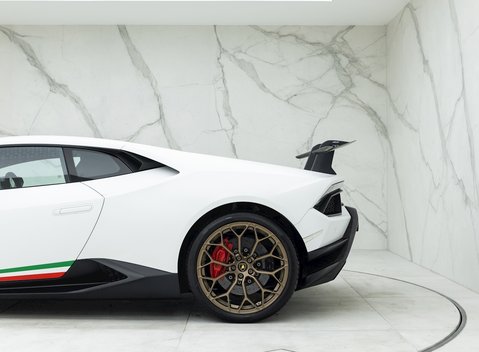 Lamborghini Huracan LP640-4 Performante 25