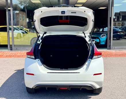 Nissan LEAF Leaf Tekna Electric 110kw, 39kwh (Automatic) 68