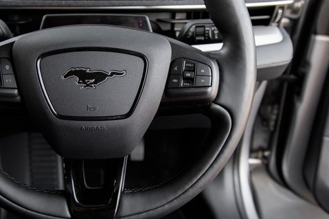 Ford Mustang Mach-E BASE 22