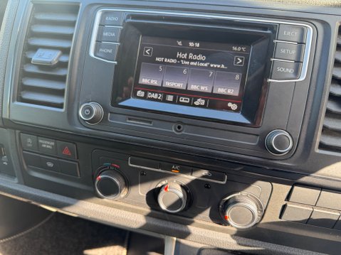 Volkswagen Transporter VW T6 FUNKY DUBZ 4 BERTH POP TOP 11