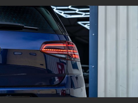 Volkswagen Golf 2.0 Golf R TSi Semi-Auto 4WD 5dr 24