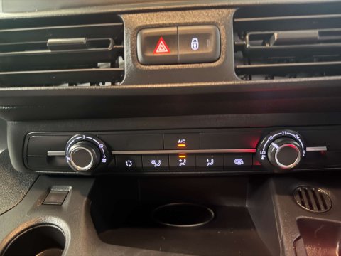 Vauxhall Combo Combo-e 2300 Dynamic SWB 20
