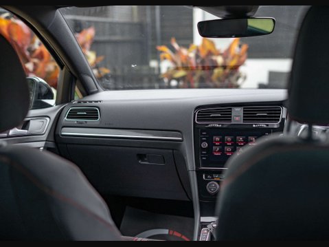 Volkswagen Golf 2.0 Golf GTi Performance TSi 5dr 27