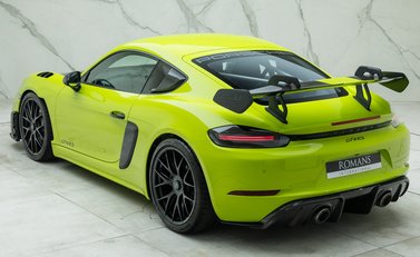 Porsche Cayman GT4 RS (718) 12