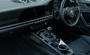 Porsche 911 GT3 Touring (992) 16