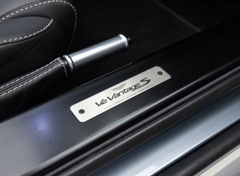 Aston Martin V12 Vantage S ROADSTER 37