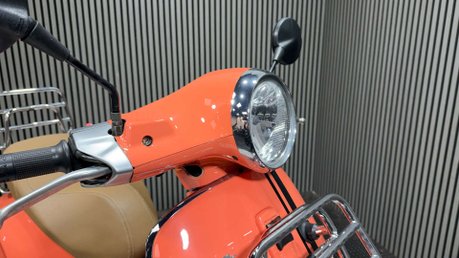 Piaggio Vespa Primavera 2018 ONLY 13K LONG MOT GREAT COLOUR SCHEME 125CC SCOOTER 17