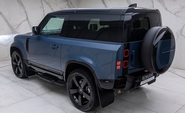 Land Rover Defender 90 D300 X-DYNAMIC HSE 12