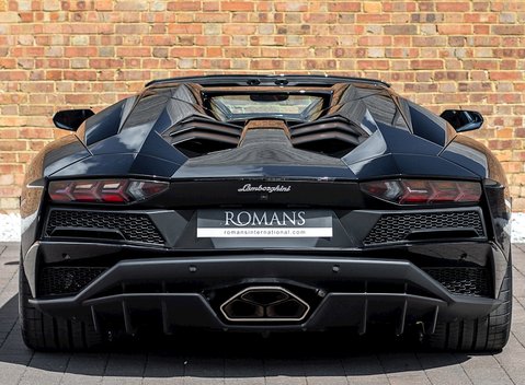 Lamborghini Aventador S LP740-4 Roadster 5