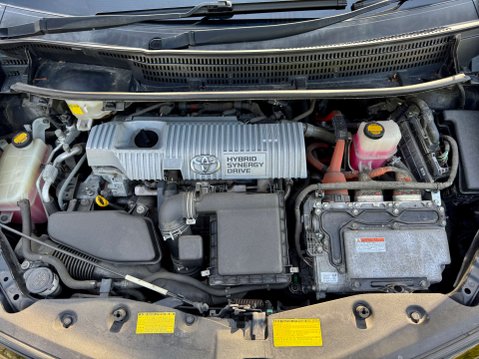 Toyota Prius HYBRID 23