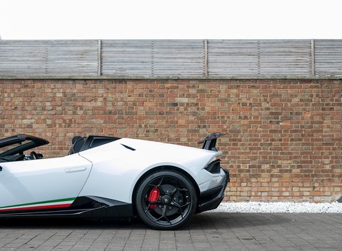 Lamborghini Huracan Spyder LP640-4 Performante 26