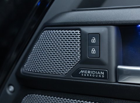 Land Rover Defender 110 V8 24