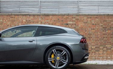Ferrari GTC4 Lusso 29