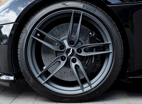 Aston Martin DBS Superleggera 10