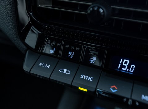 Toyota Land Cruiser Invincible 28