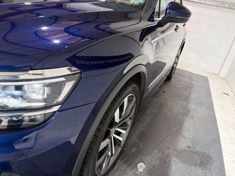 Volkswagen Tiguan 2.0 Tiguan R-Line TDI BlueMotion Technology 4Motion Semi-Auto 4WD 5dr 3