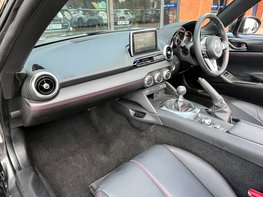 Mazda MX-5 SPORT NAV 17