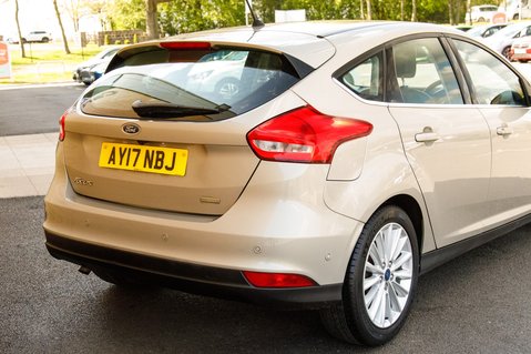 Ford Focus TITANIUM X 8