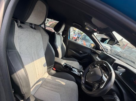 Peugeot e-208 GT PREMIUM 21